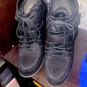 Black biker heeled boot!